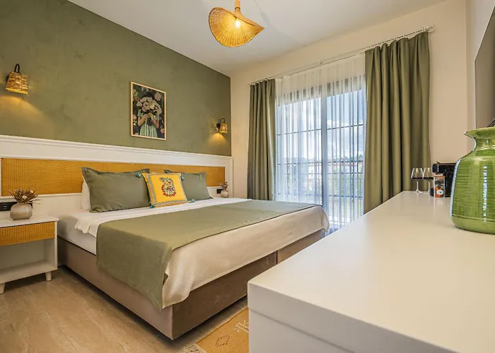 Lyse Juelide * Çeşme