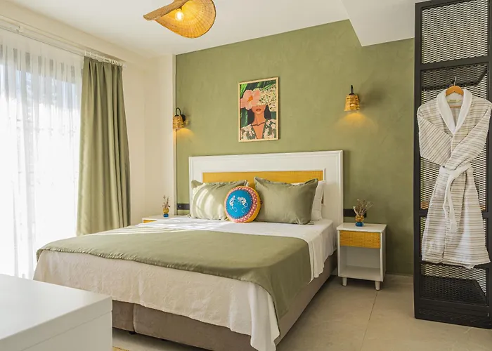 Lyse Juelide * Çeşme