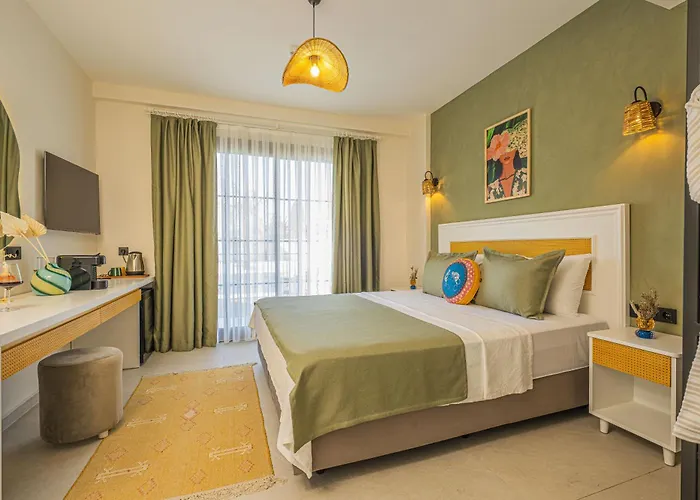 Lyse Juelide מלון