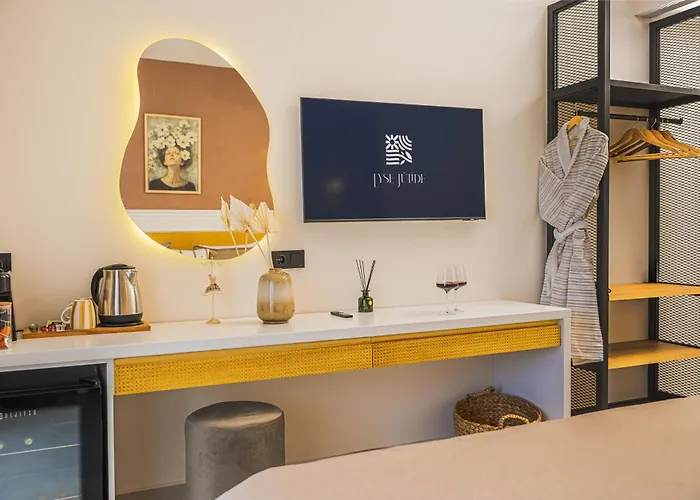 Lyse Juelide מלון