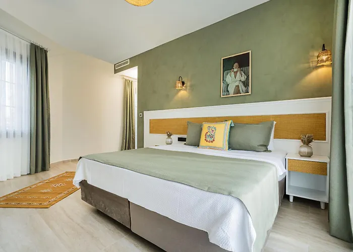 Lyse Juelide فندق